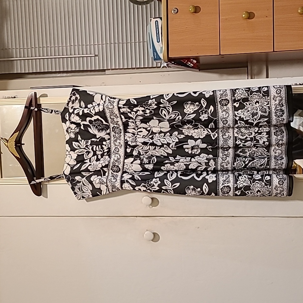 White House Black Market Spring Dress Black and White Color Size 12